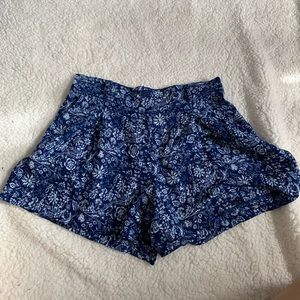 Jessica Simpson blue shorts